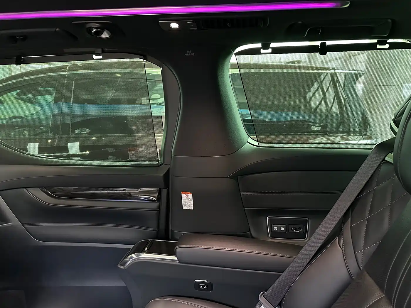 Lexus LM 2020 300h 4-Seat Imperial Edition фото 11