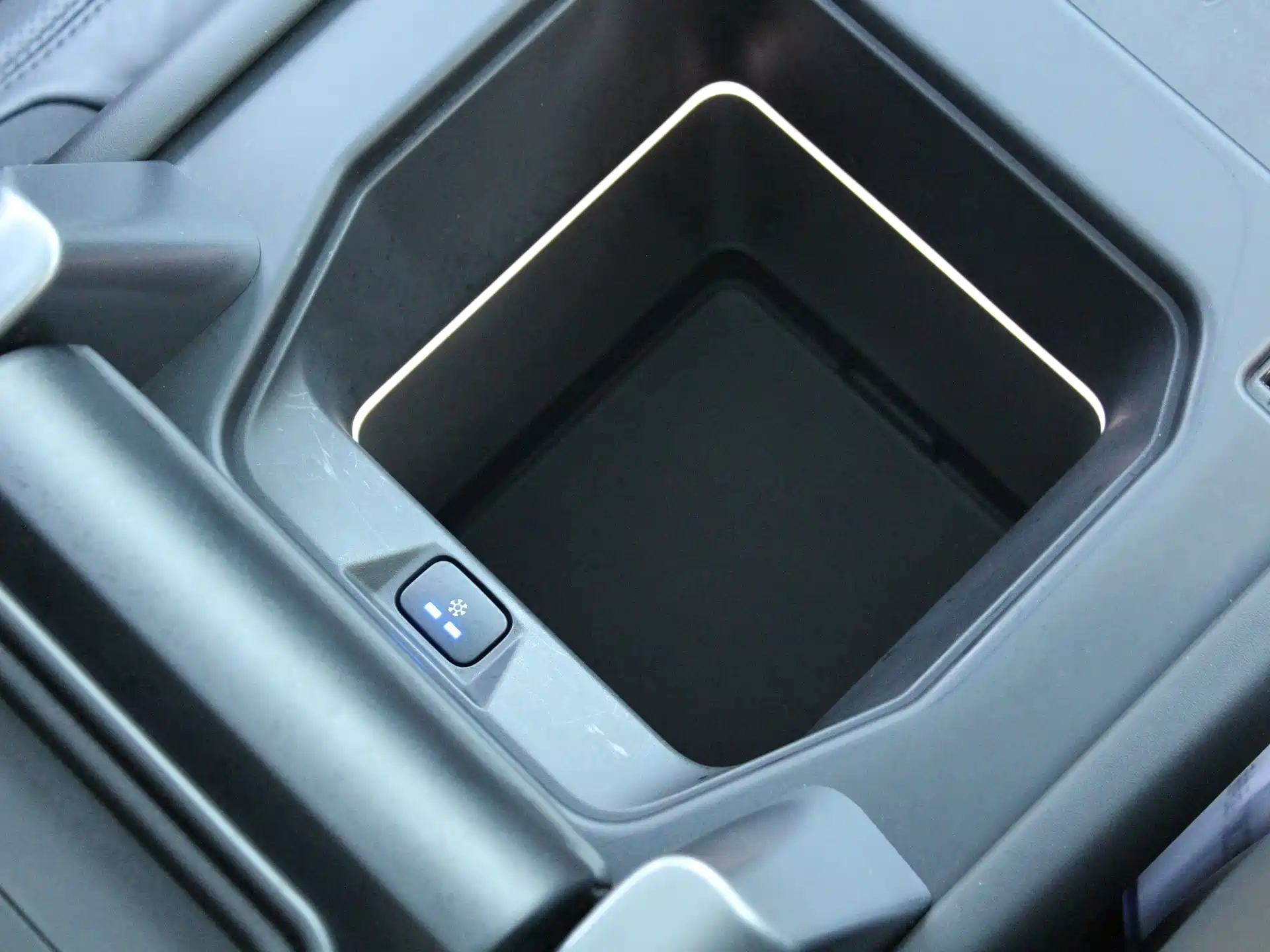 Photo 22 - Land Rover Defender
