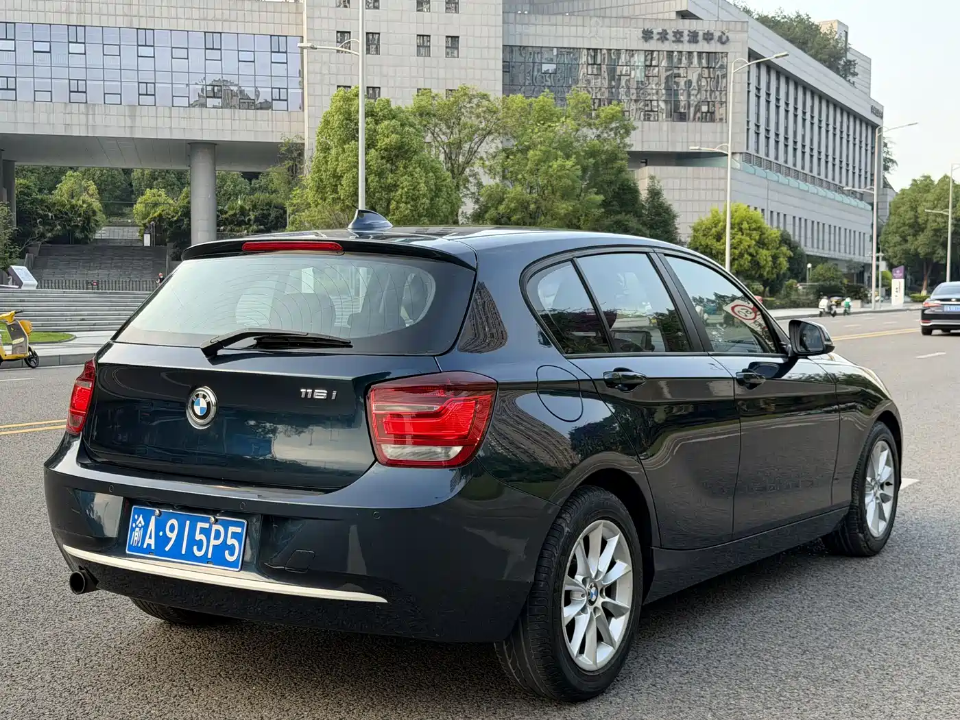 BMW 1 Series (Import) 2013 Facelift 116i Urban Model фото 9