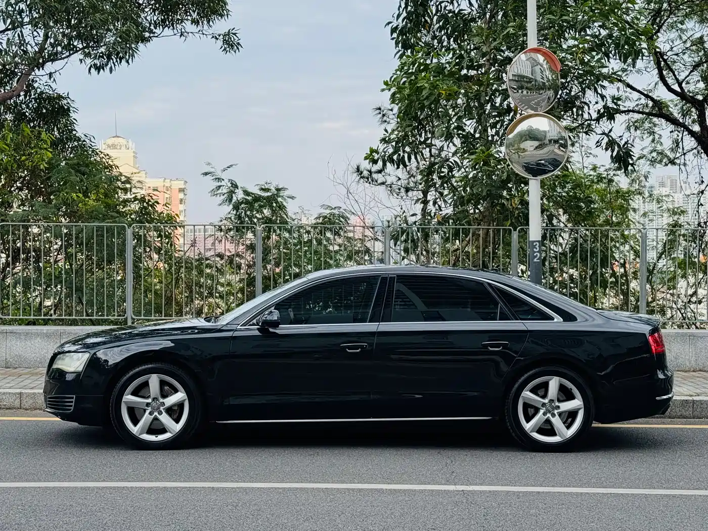 Audi A8 2013 A8L 45 TFSI quattro Exclusive фото 3