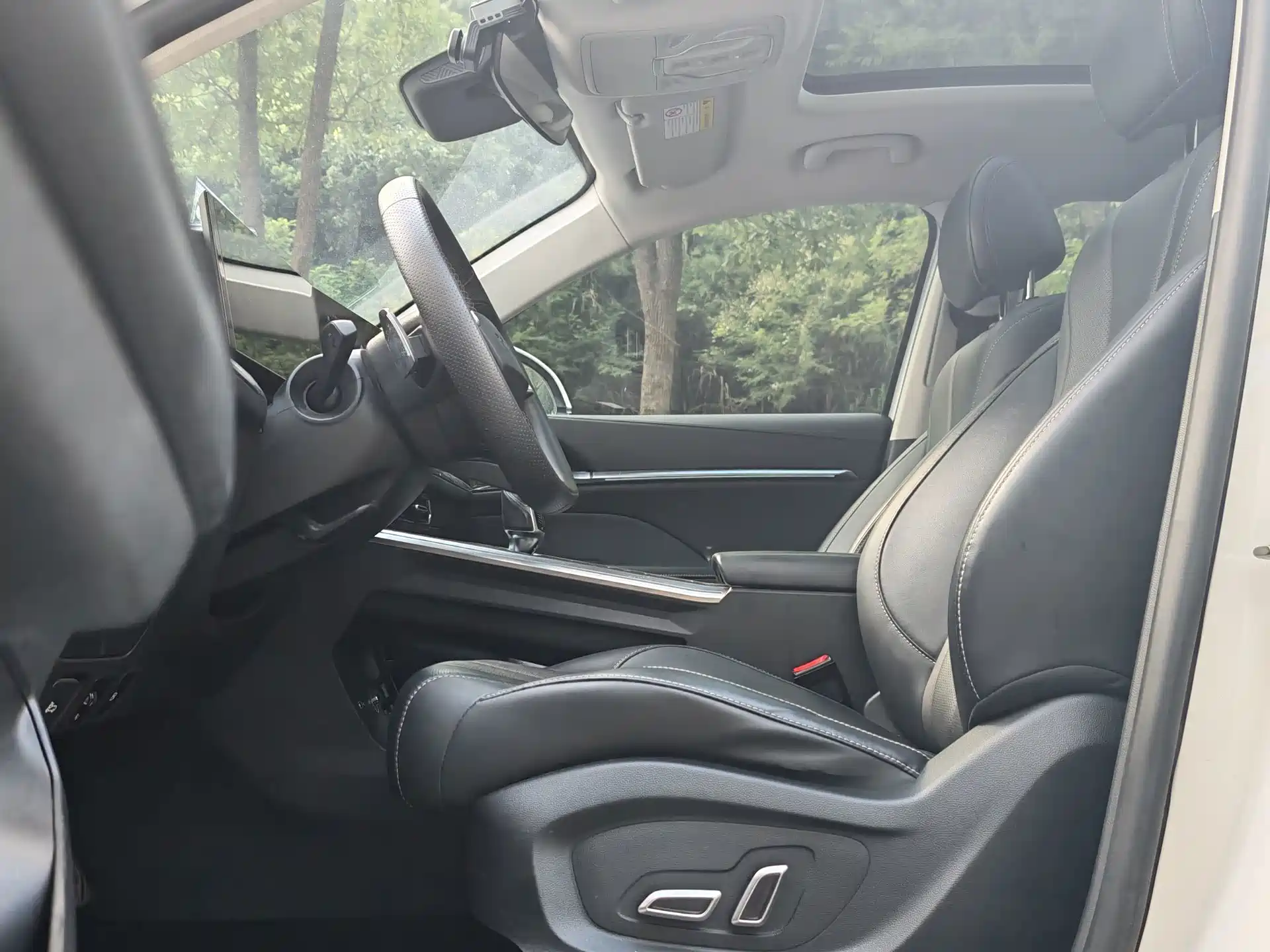 Фото 8 - Roewe RX5 eMAX