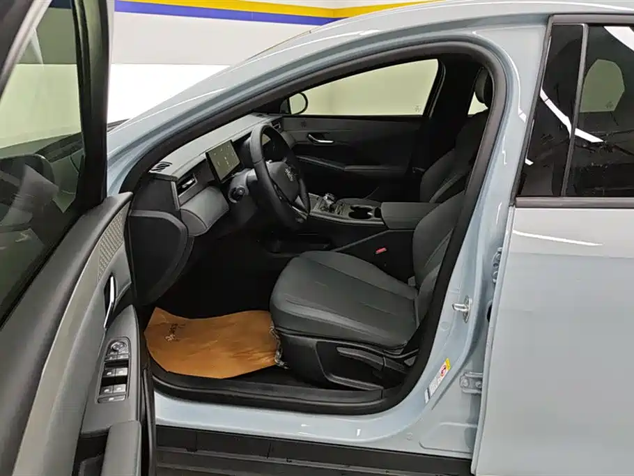 BYD Qin PLUS 2025 DM-i Smart Drive 55KM Leader фото 9
