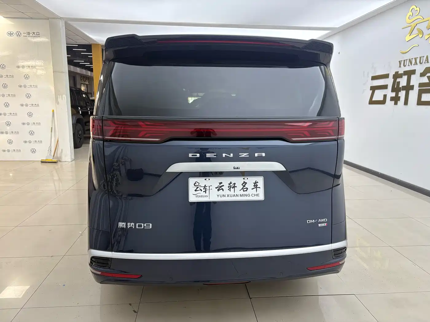 Denza D9 2025 2025 DM-i Smart Drive Edition 1020 AWD Prestige