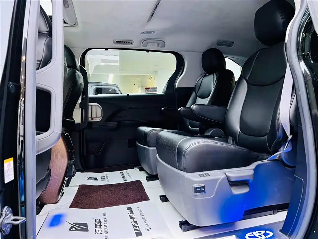 Toyota Sienna 2021 2.5L Hybrid Comfort Edition фото 15