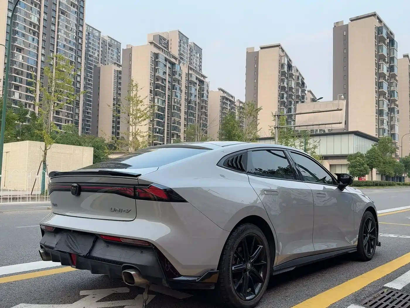 صورة 9 - Changan UNI-V