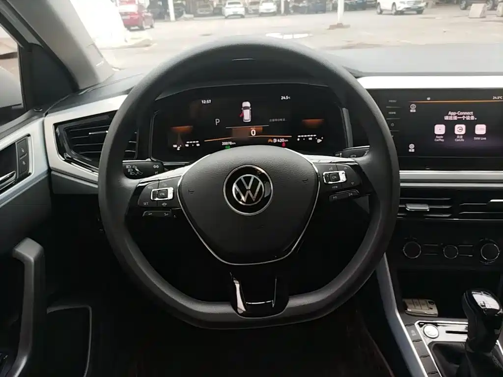 VOLKSWAGEN POLO