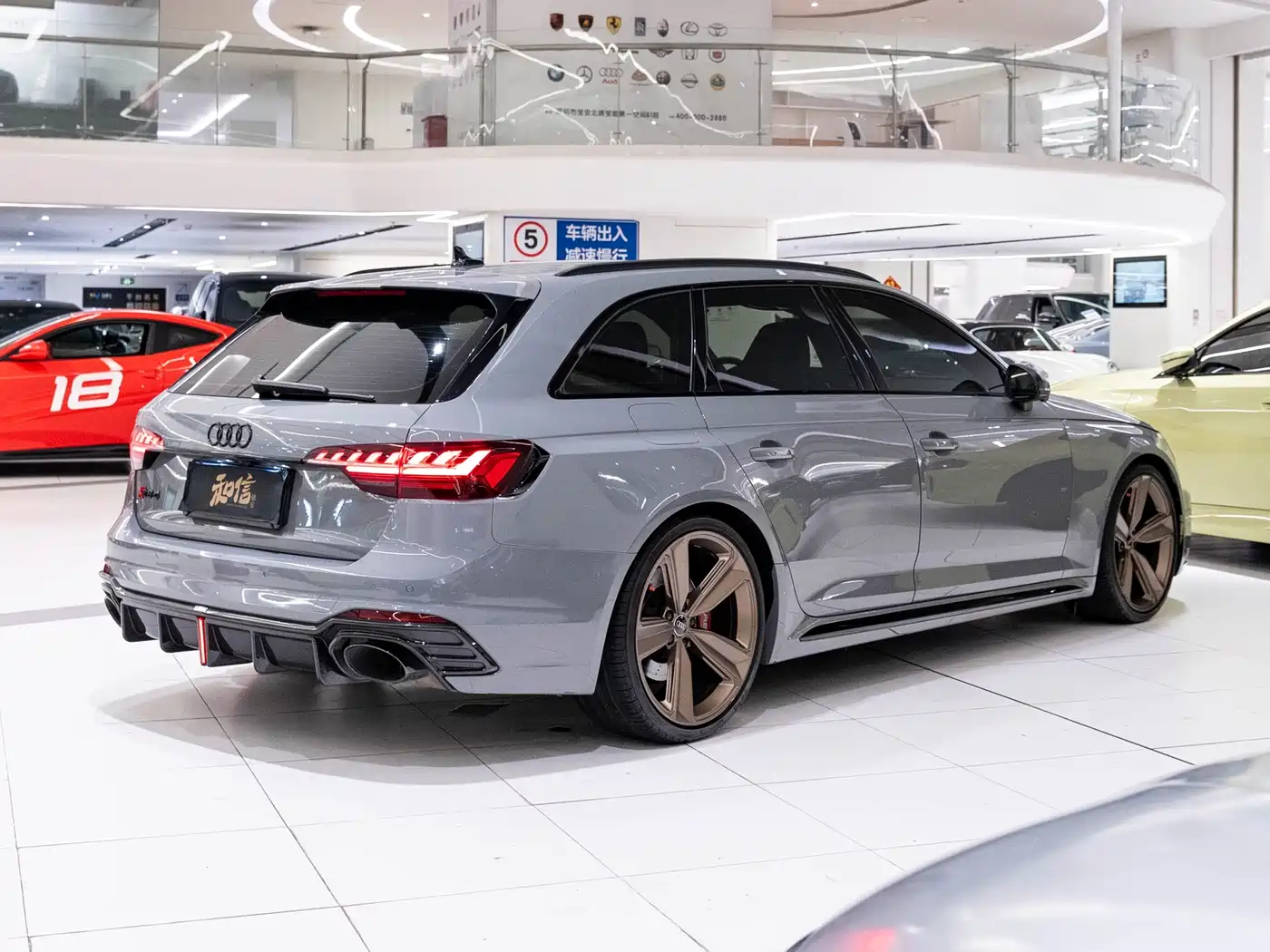 Audi RS 4 2022 RS4 Avant Dark Gold Edition фото 6