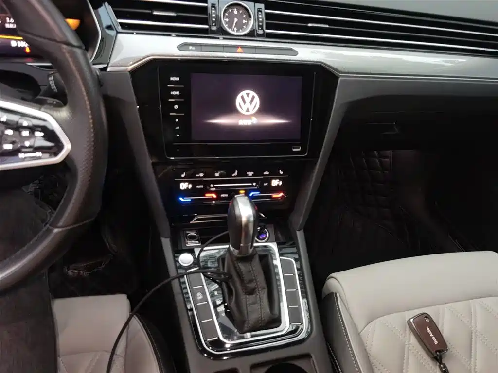 Volkswagen Magotan 2023 2 Million Units Anniversary Edition 330TSI DSG Leading Type фото 6