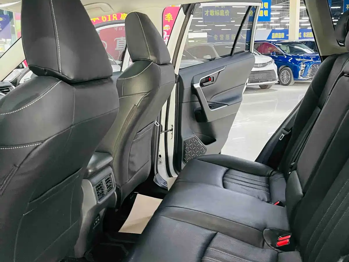 Toyota RAV4 Rongfang 2023 Hybrid 2.5L E-CVT 2WD Elite Edition фото 8