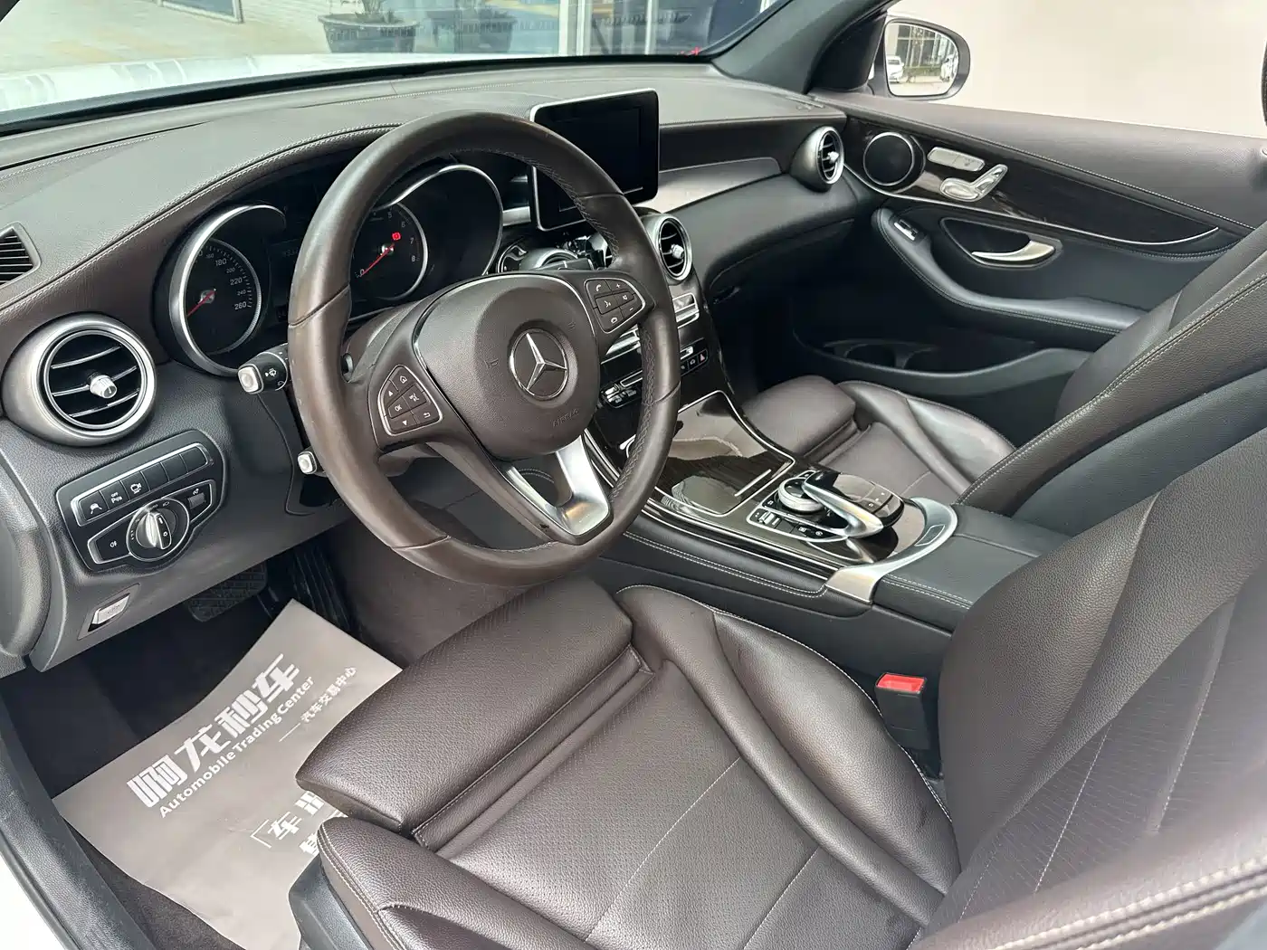 Mercedes-Benz GLC 2018 Facelift GLC 260 4MATIC Luxury фото 11