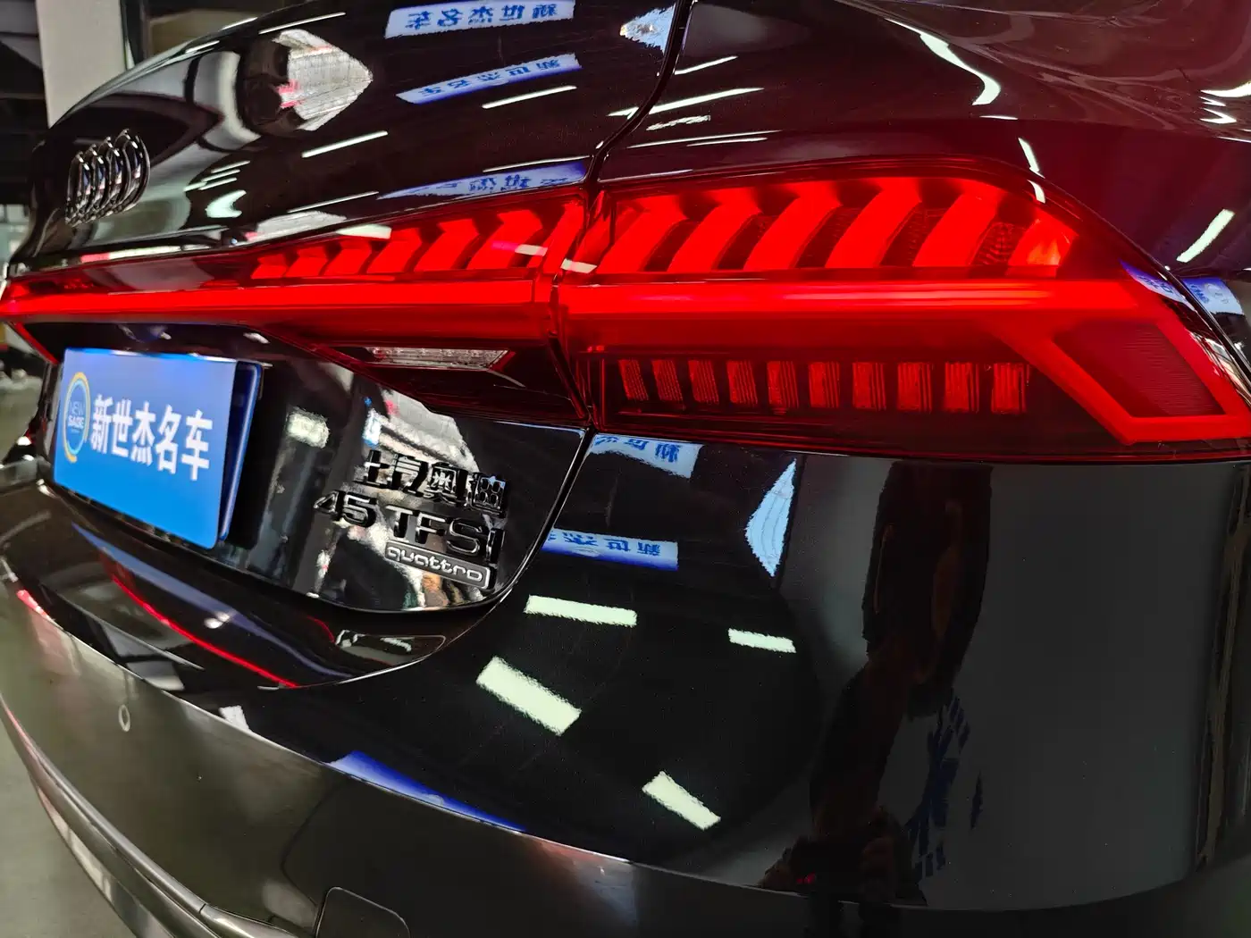 Audi A7L 2024 45 TFSI quattro Black Warrior Edition фото 12
