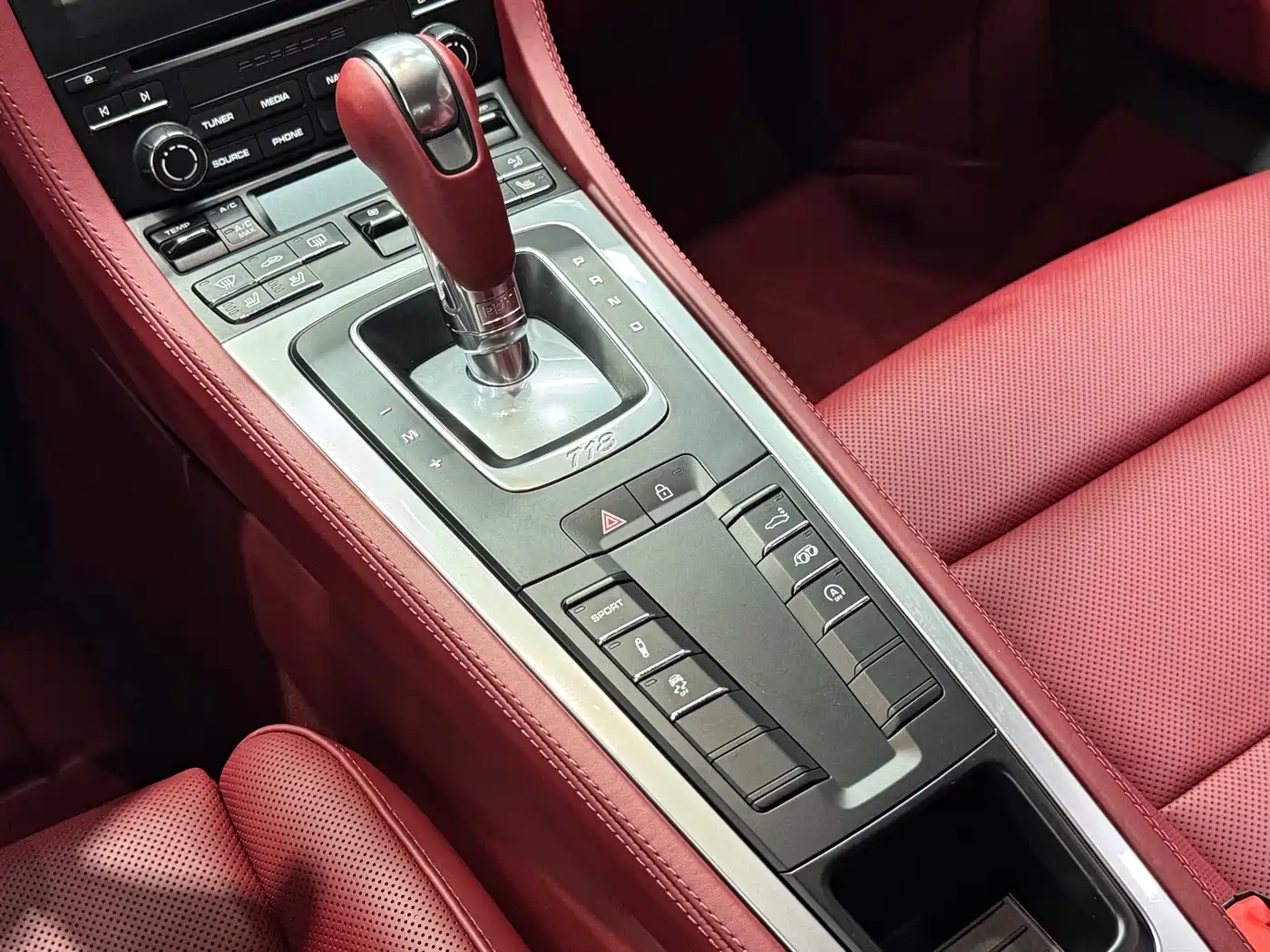 Porsche 718 2018 Cayman 2.0T фото 34