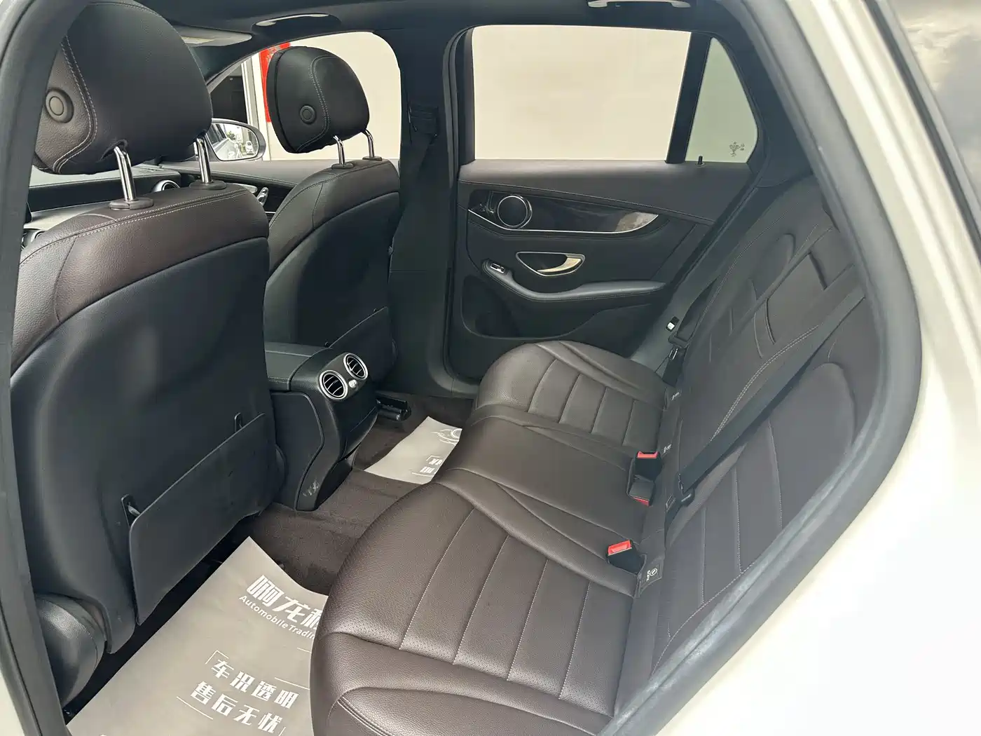 Mercedes-Benz GLC 2018 Facelift GLC 260 4MATIC Luxury фото 12