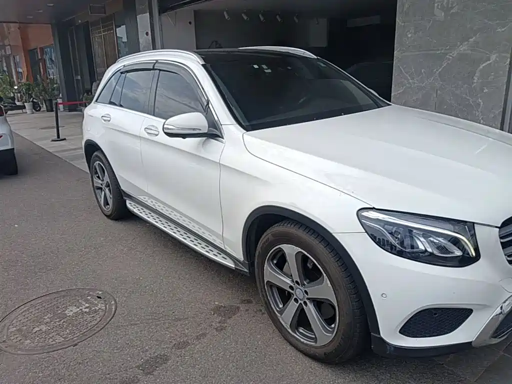 Mercedes-Benz GLC 2016 GLC 260 4MATIC Luxury фото 4