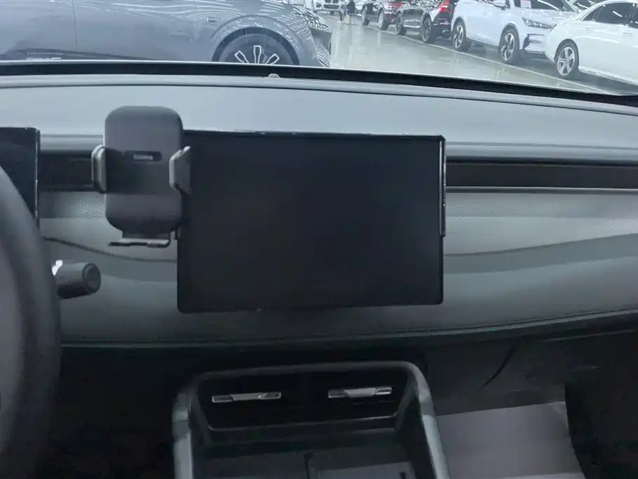 BYD Qin PLUS 2025 DM-i Smart Drive 55KM Leader фото 12