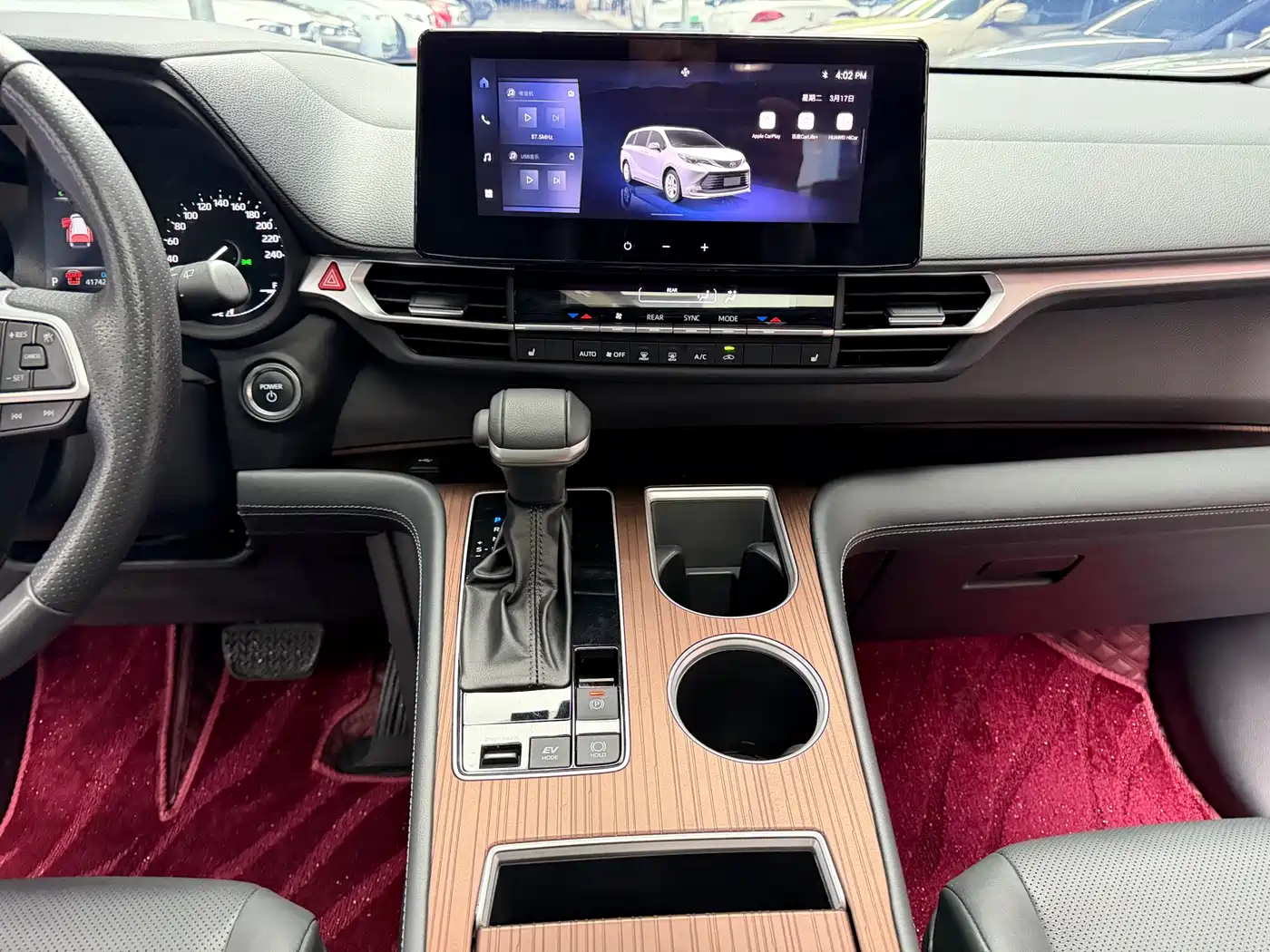 Toyota Sienna 2024 2.5L Hybrid Luxury Edition фото 16