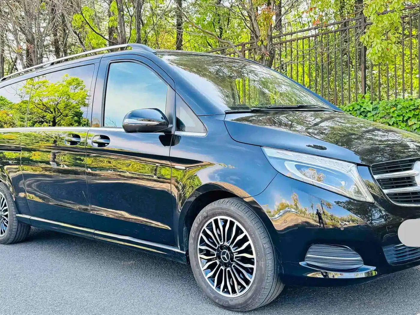 Mercedes-Benz V-Class 2017 Model V 260 L Premium Extended Edition фото 3