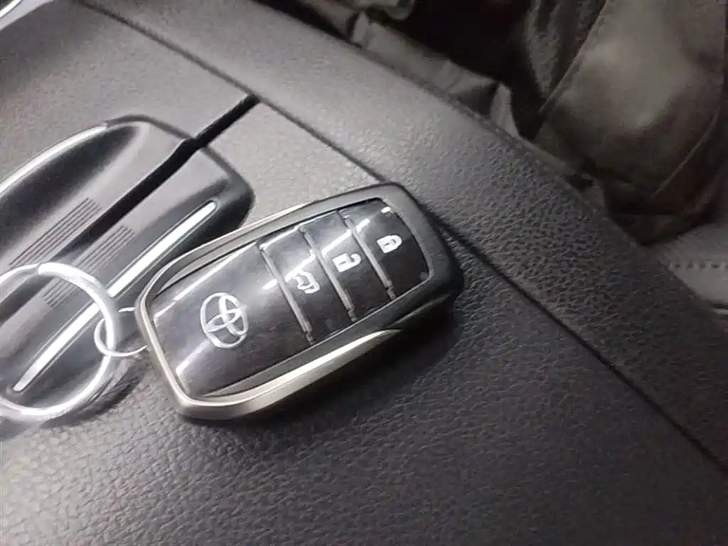TOYOTA HIGHLANDER