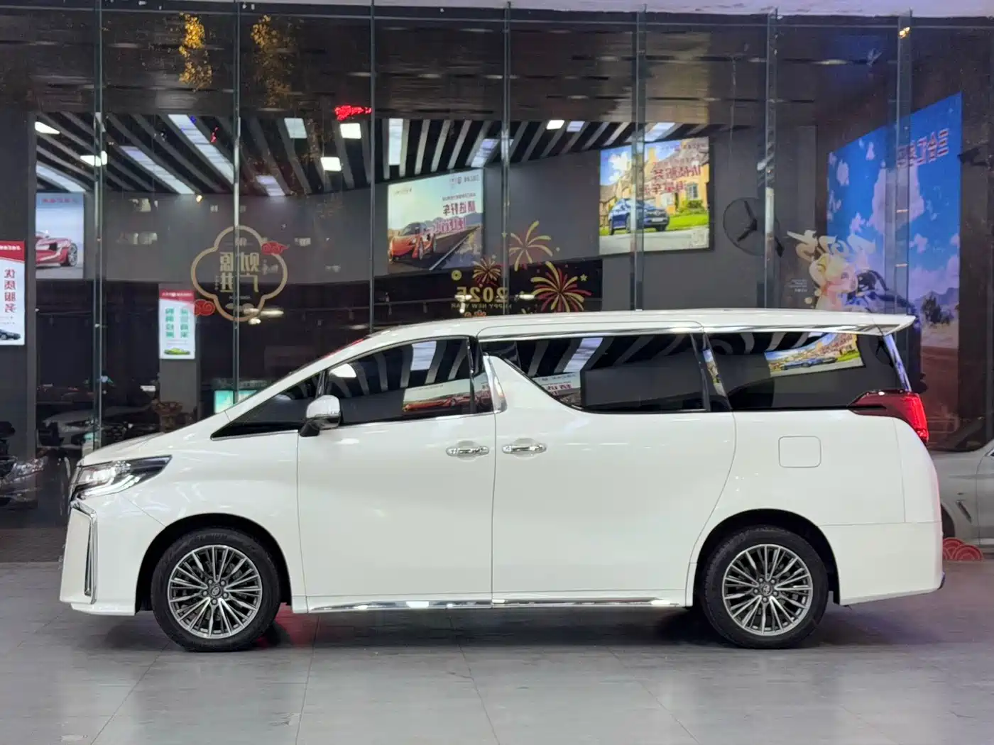 Toyota Alphard 2018 3.5L Premium фото 4
