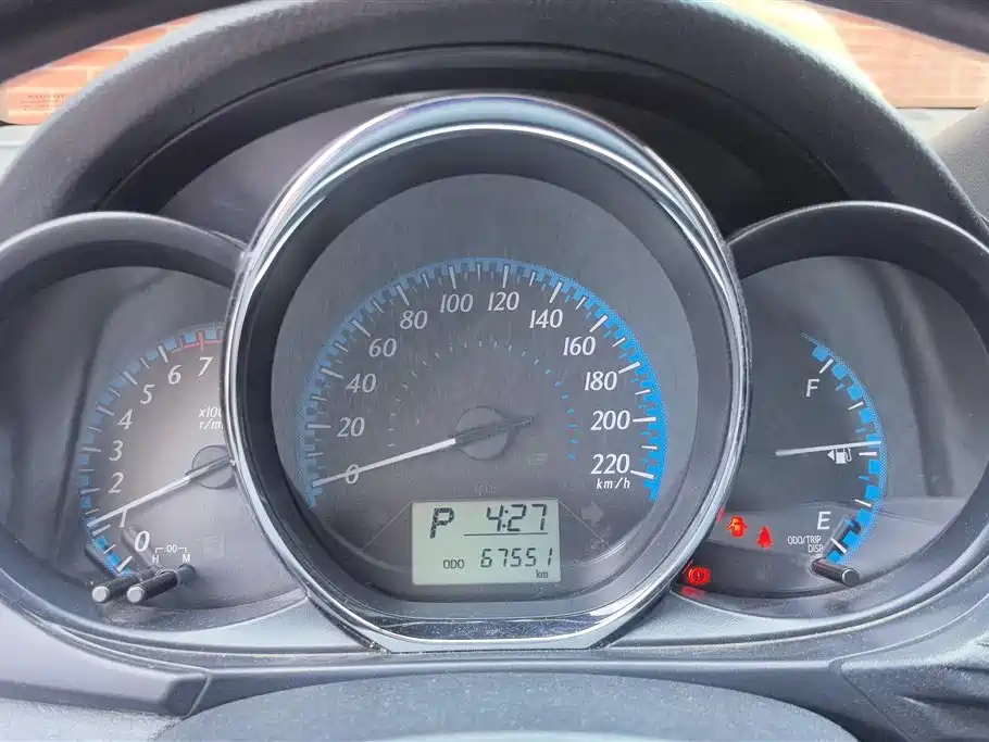 Toyota YARiS L Zhi Xuan 2015 1.5E Auto Charming Edition фото 13