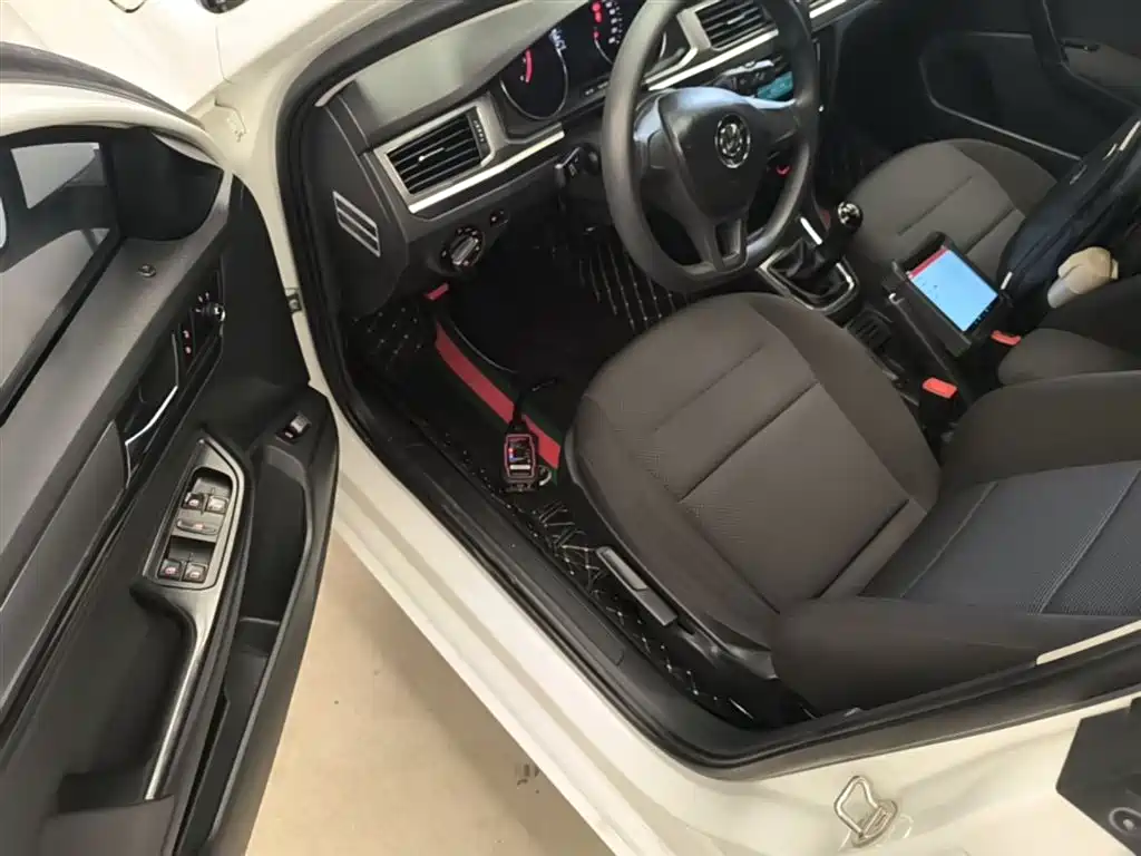 Volkswagen Bora 2016 Model 1.6L Manual Fashion фото 16