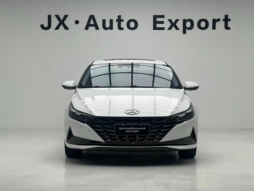 Hyundai Elantra 2021 1.5L CVT LUX Premium Edition фото 2