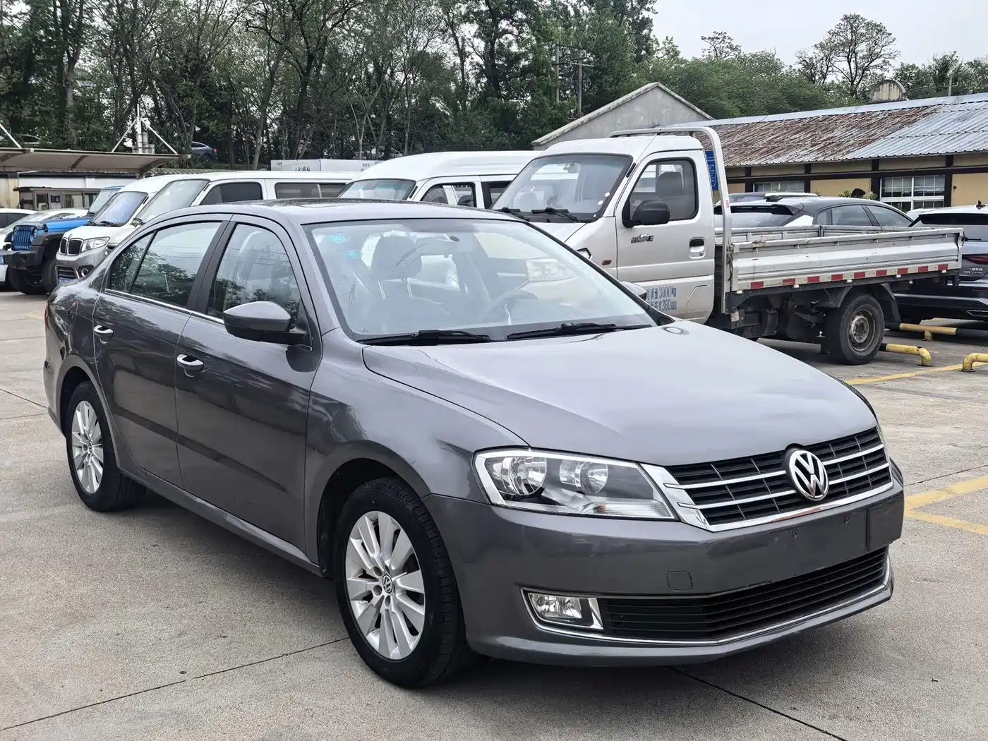 Volkswagen Lavida 2013 Facelift Classic 1.6L Automatic Comfort фото 3