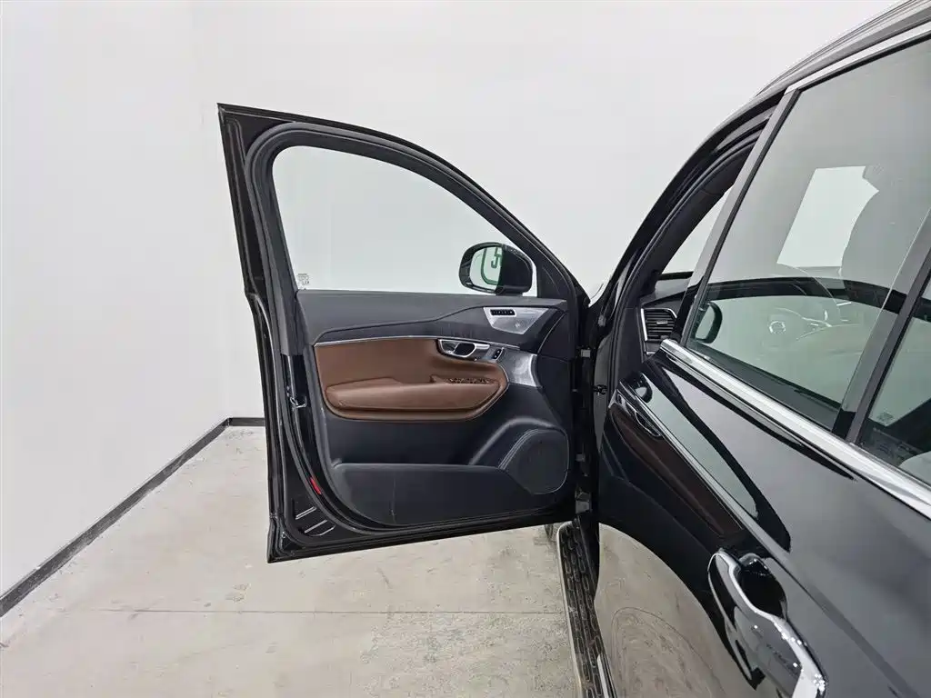 Volvo XC90 2022 B6 Smart Elegance Luxury 7-Seater фото 8