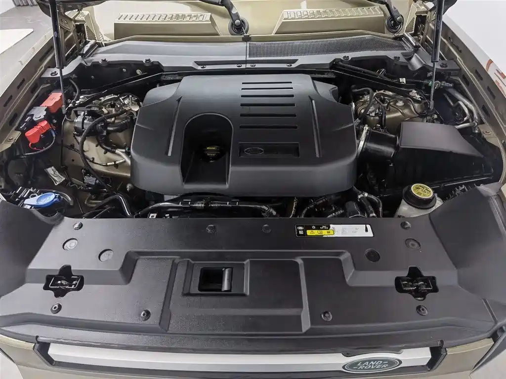 Land Rover Defender 2020 Model 110 P400 SE фото 6
