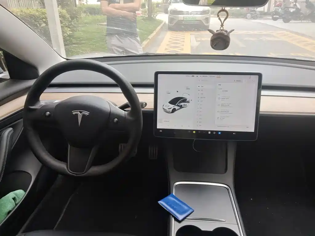 Фото 13 - Tesla Model 3