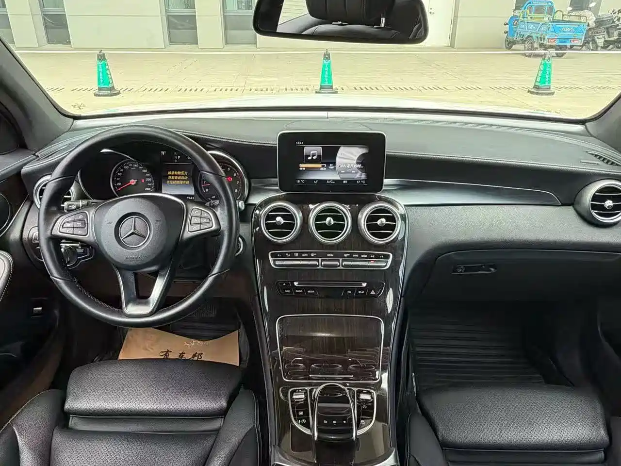 Mercedes-Benz GLC 2017 GLC 260 4MATIC Luxury фото 8
