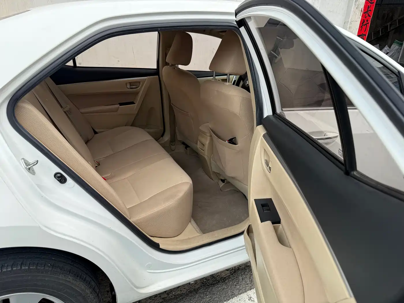 Toyota Corolla 2014 1.6L CVT GL-i фото 5
