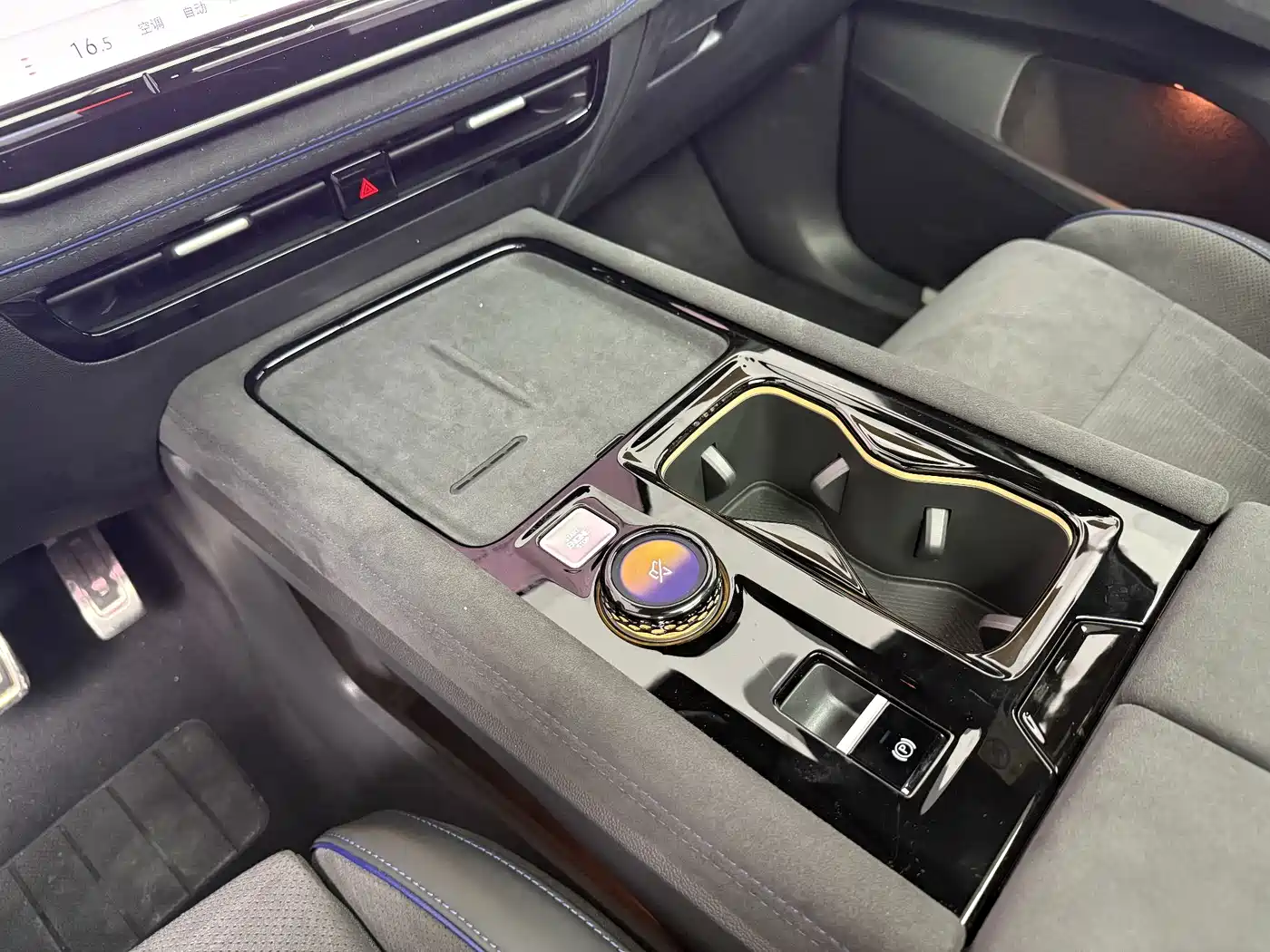 Volkswagen Teramont 2025 Teramont Pro 450TSI 4WD Summit Edition фото 12