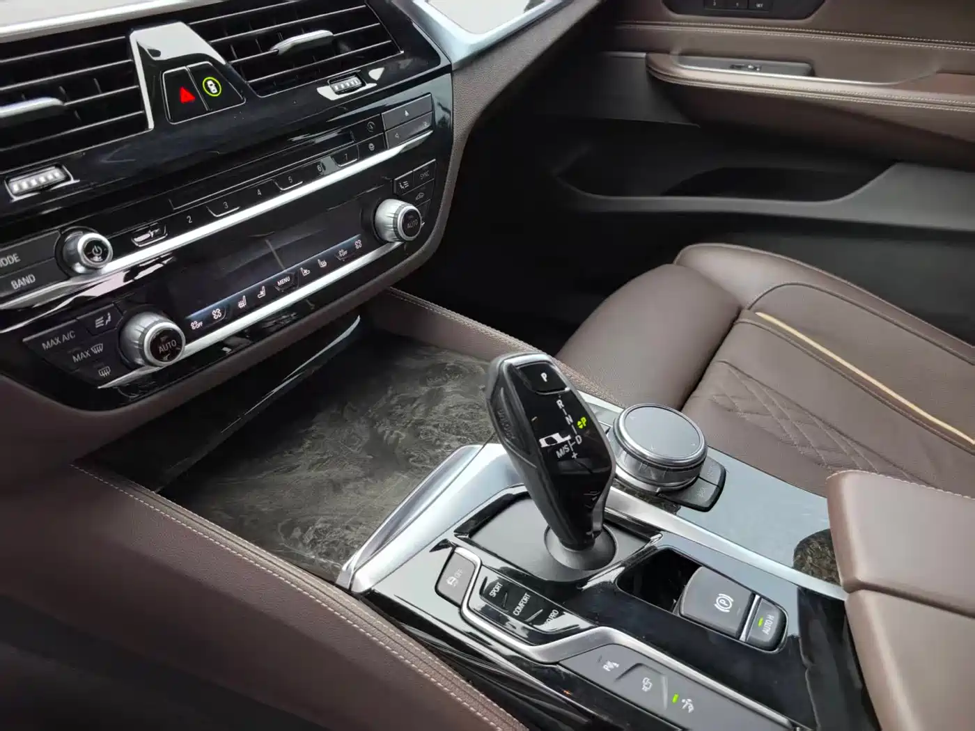 BMW 6 Series GT 2018 640i xDrive M Sport Package фото 9
