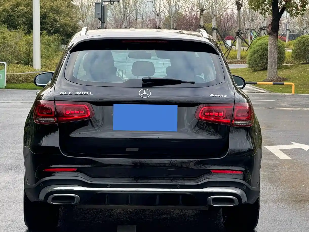 MERCEDES-BENZ GLC