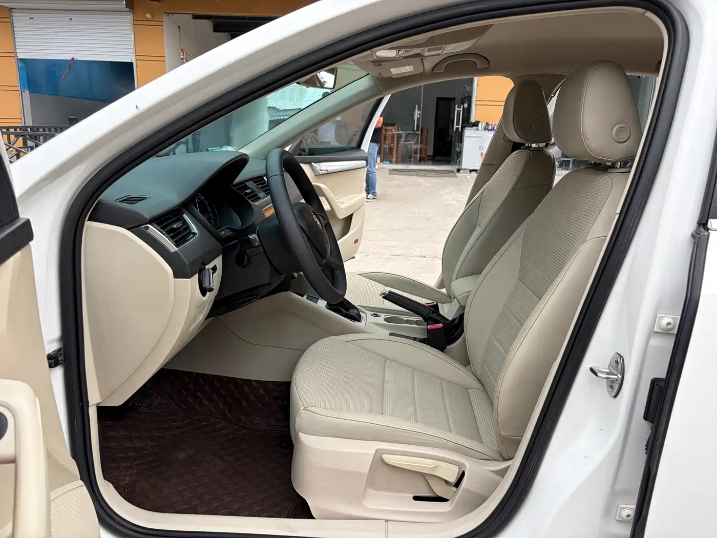 Škoda Octavia 2015 1.6L Automatic逸杰版 фото 5