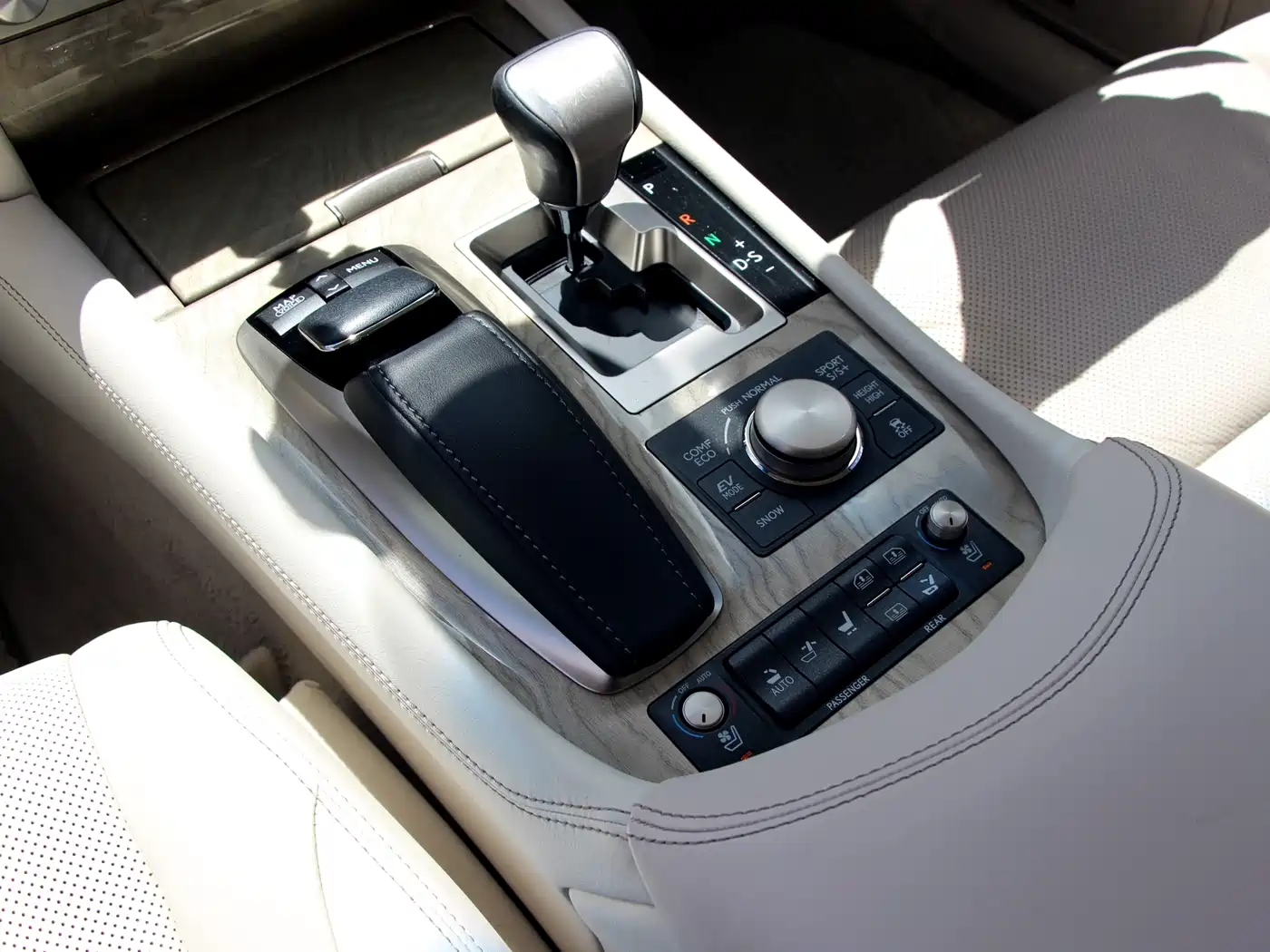 Фото 15 - Lexus LS
