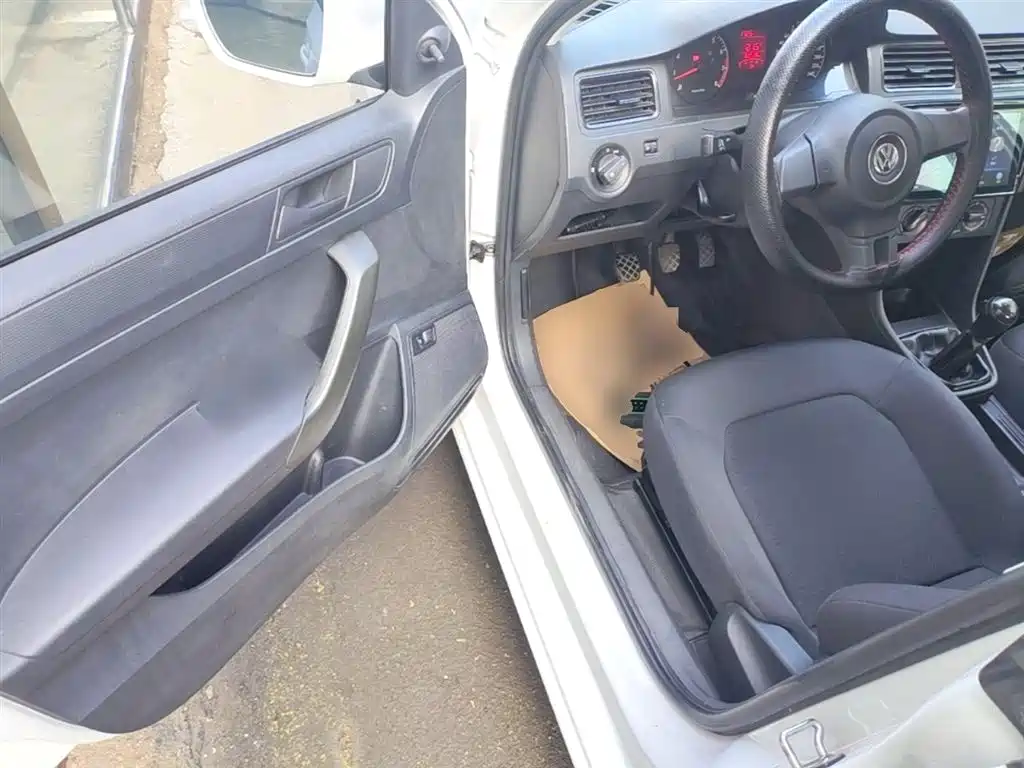 Volkswagen Santana 2015 1.4L Manual Trend Edition фото 16