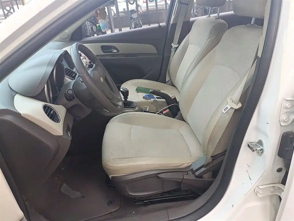 Chevrolet Cruze 2015 1.5L Classic SE MT фото 8