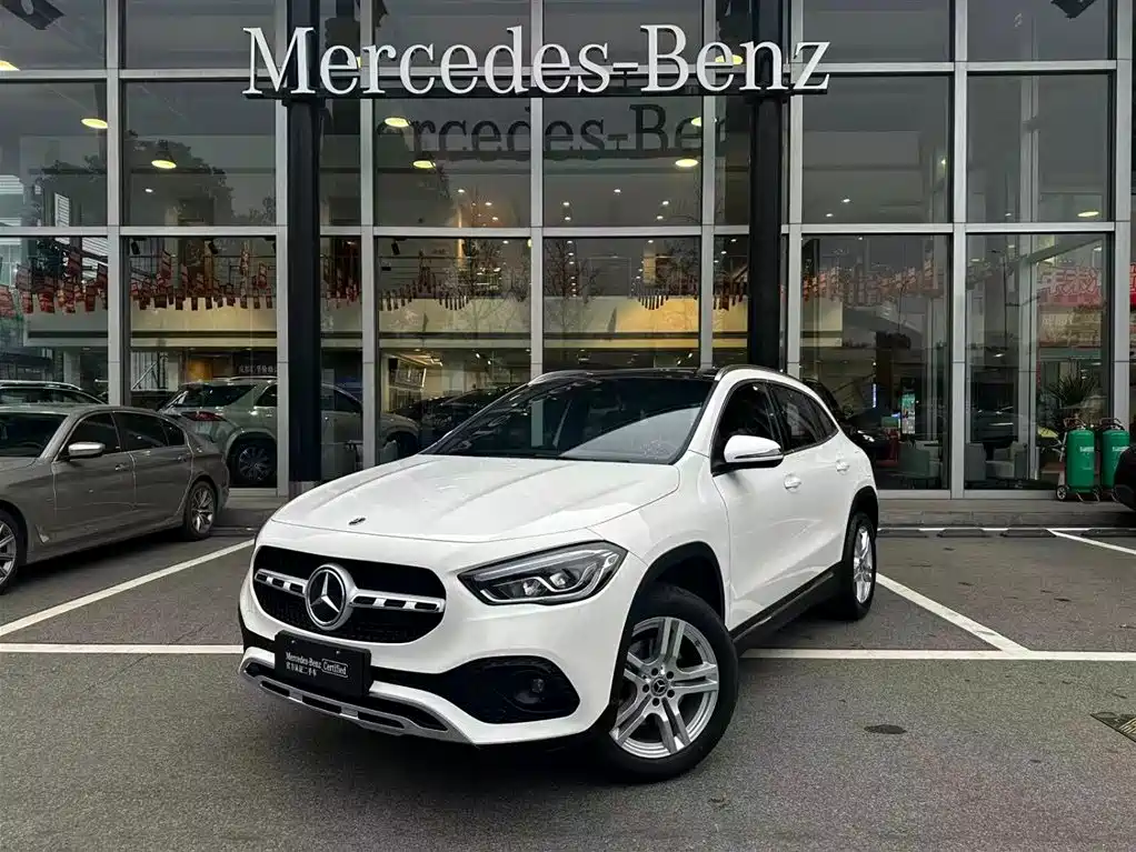 MERCEDES-BENZ GLA