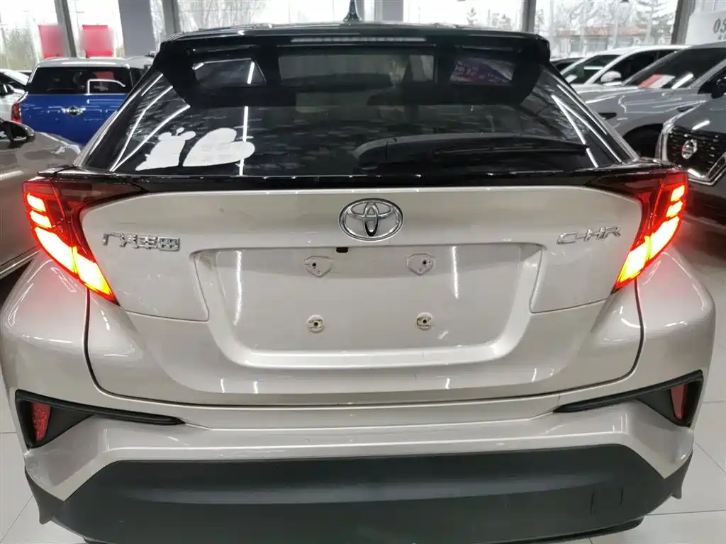 Toyota C-HR 2021 2.0L Luxury Edition фото 4