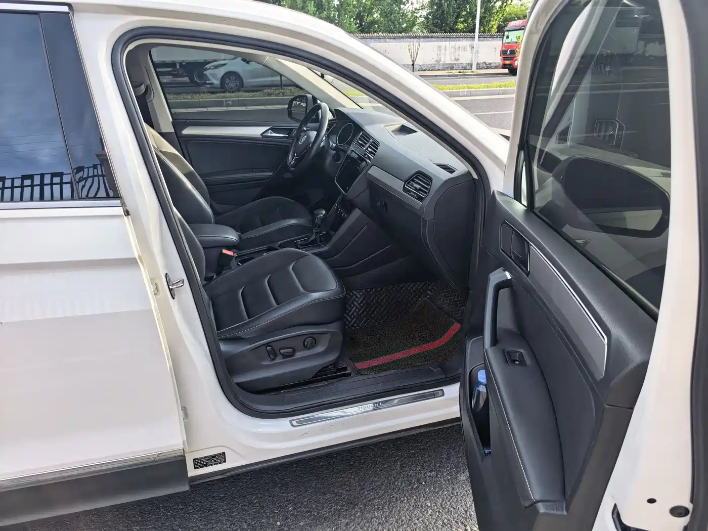 Volkswagen Tiguan L 2019 Facelift 330TSI Auto 2WD Panorama Comfort China VI фото 13