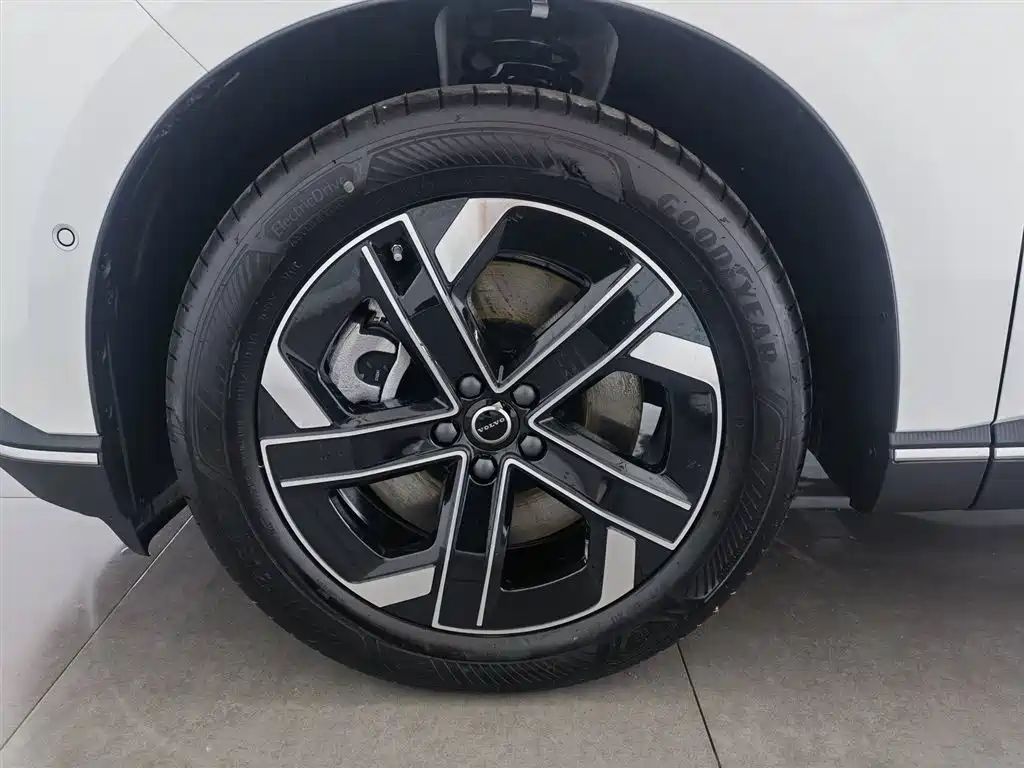 VOLVO XC70 PLUG-IN HYBRID