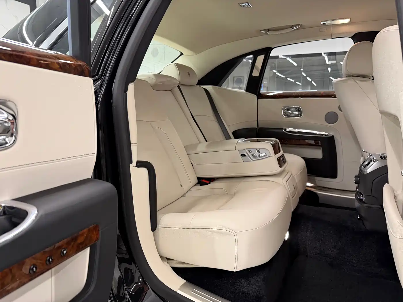 Photo 8 - Rolls-Royce Ghost