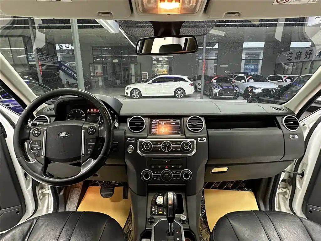 Land Rover Discovery 2013 5.0 V8 HSE фото 12