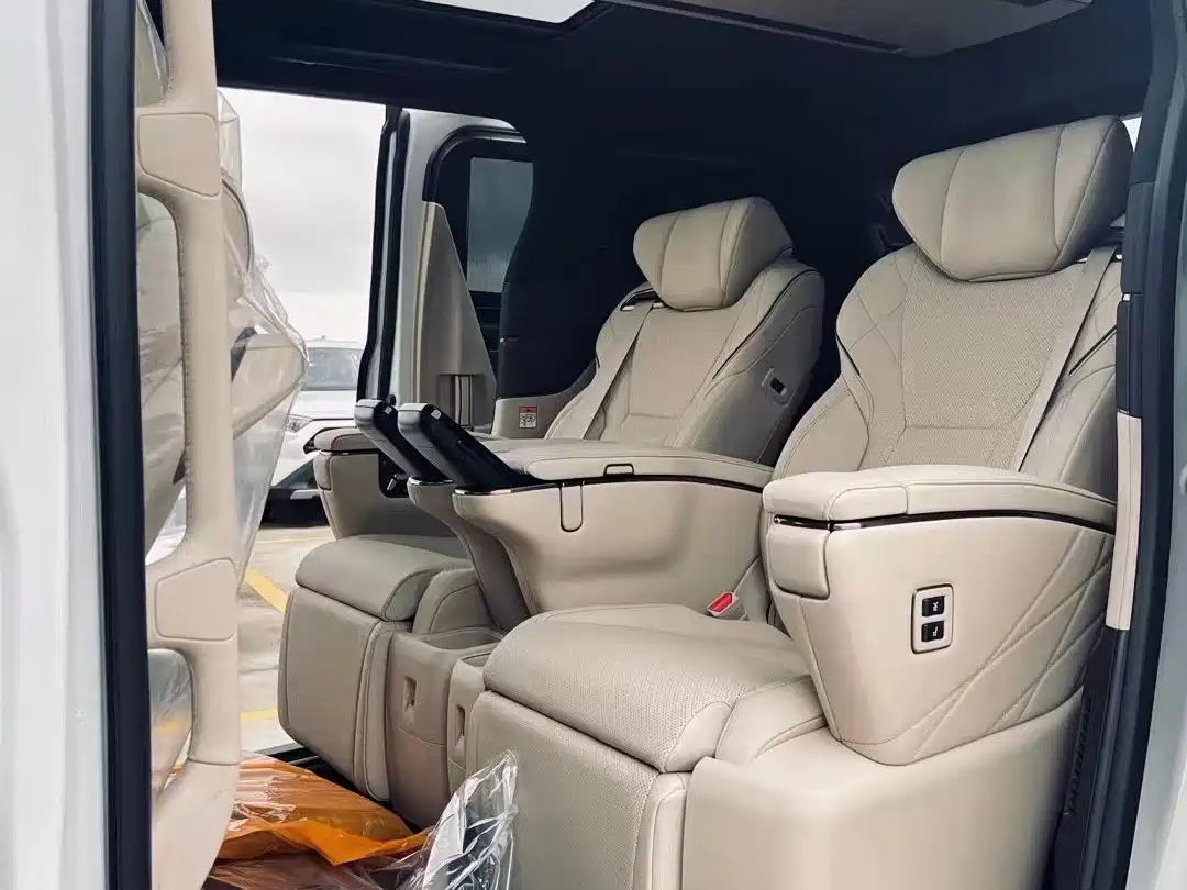 Toyota Vellfire 2024 Crown Hybrid 2.5L Executive Premium Edition фото 4