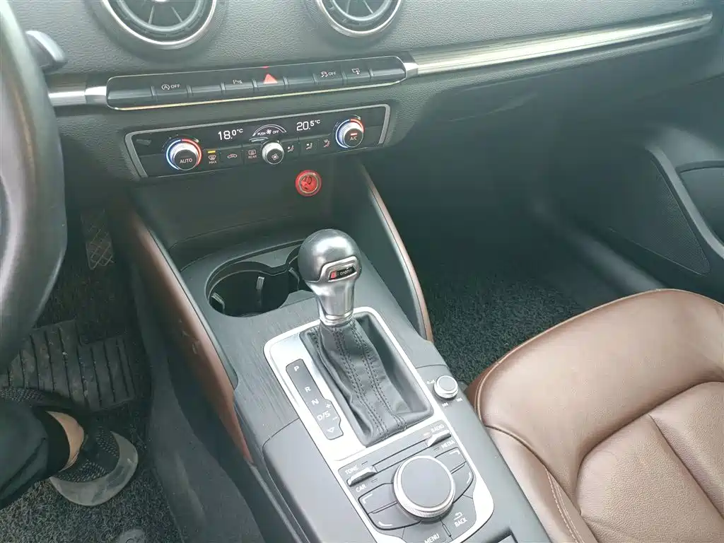 Audi A3 2014 Sportback 35 TFSI Automatic Comfort фото 10