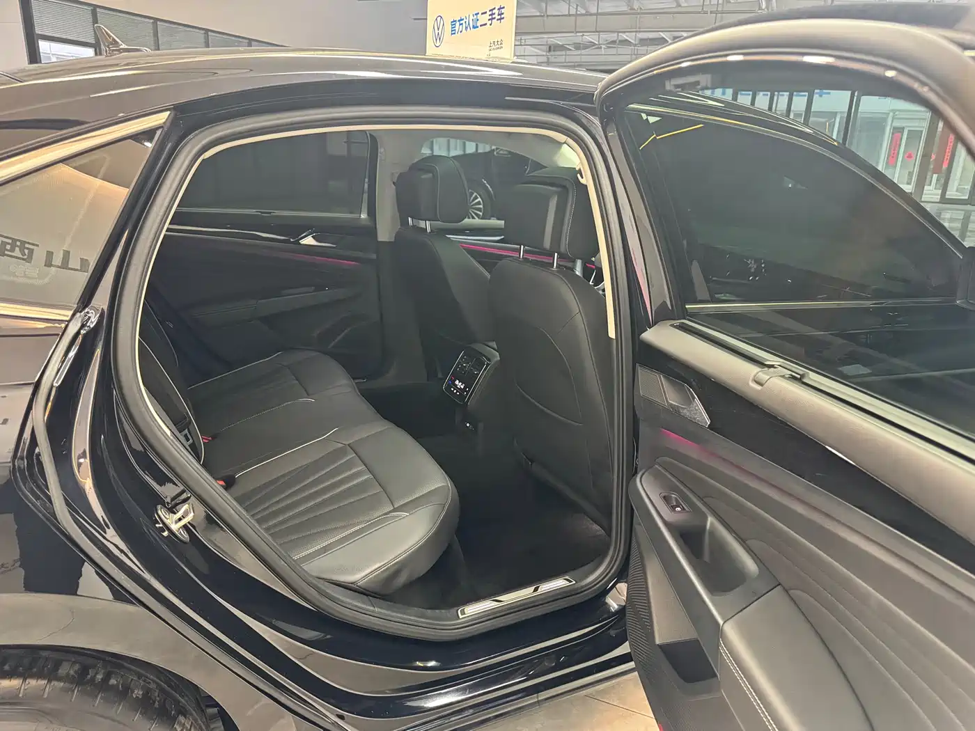 Volkswagen Passat 2024 380TSI Starlight Dragon Glory Edition фото 11