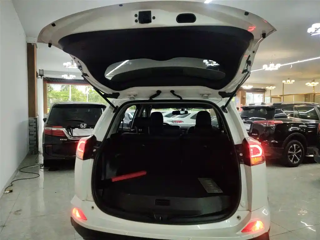 Toyota RAV4 Rongfang 2016 2.0L CVT 2WD Trend (China V) фото 19