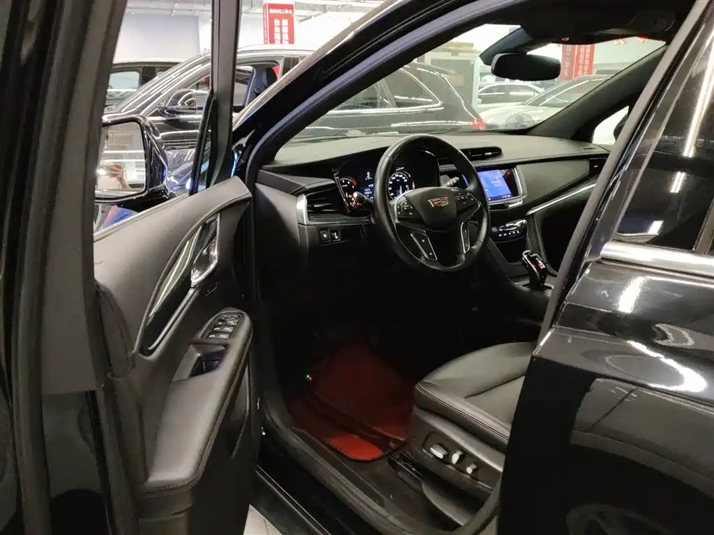CADILLAC XT5